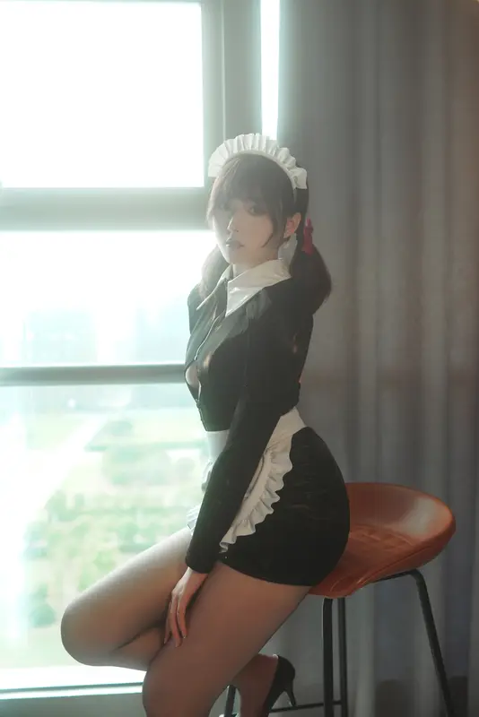 漆黑女仆 - Natsuko夏夏子